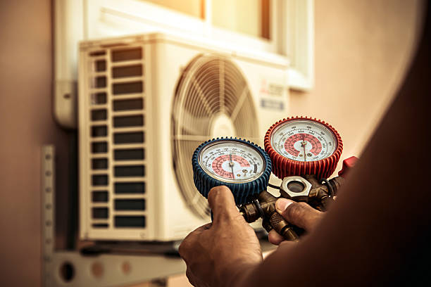 Professional Hvac technician working in Wilmette, IL